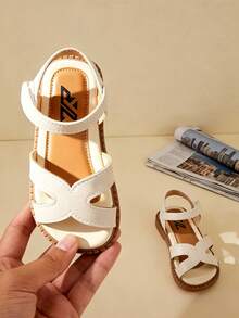 2026 Spring & Summer Minimalist Toddler Girls' 3-12 Years Old Soft Bottom Prewalker Shoes, Geometric Hollow Criss-Cross Design, Skin-Friendly Breathable Genuine Leather, Non-Slip Shock-Absorbing Open Toe Adjustable Hook And Loop Ankle Strap Flat, Fresh Minimalist Fashion Children Sandals For School, Daily, Outdoor, Versatile Occasions - Beige - View 3