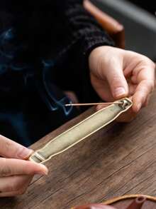 1个迷你香炉，适用于家庭和室内香薰；一桶金色饰品；佛教供奉香炉；一桶吉祥云景香炉，适用于家庭和室内；茶道香炉；创意圆柱形檀香香炉，适用于家庭和室内。 - 彩色 - 查看 9