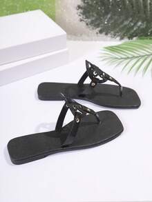 Sandali piatti lucidi bianchi casual e alla moda, versatili, da donna. Sandali piatti lucidi neri da donna. Sandali piatti lucidi blu da donna. Sandali piatti marroni da donna. Con strass e perline. Adatti per casa, comodi, per lo shopping, per uscire, taglie comode, per la spiaggia, per l'estate, slip-on, con motivo rotondo traforato, punta tonda, infradito piatti. - nero - Visualizzare 7