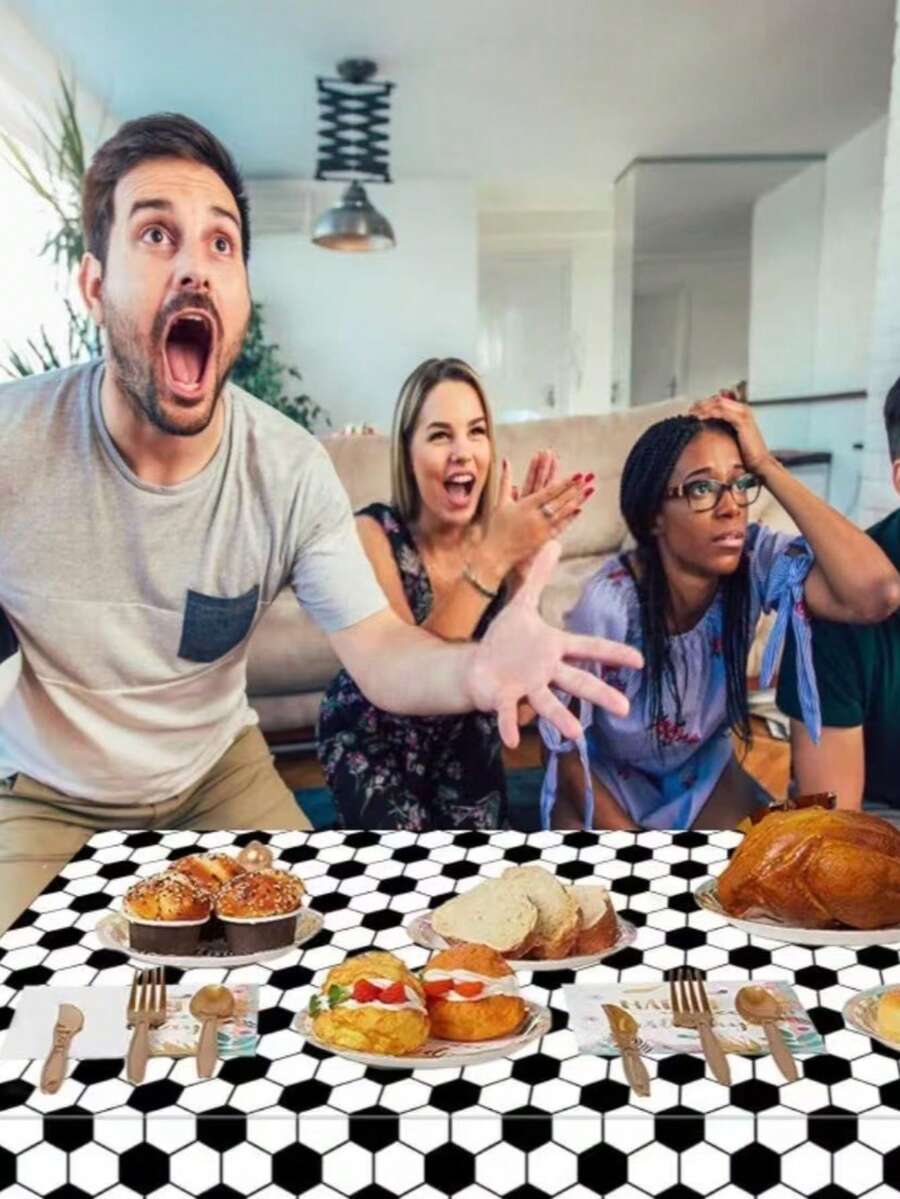 1件足球主题一次性塑料桌布，适合生日派对、节日聚会 - 彩色 - 查看 1