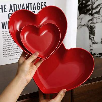 5pcs Red Plastic Heart Shaped Plates, Birthday Plates, Wedding Plates, Valentine's Day Plates, Christmas Plates, Suitable For Valentine's Day, Wedding, Anniversary, Birthday Party Supplies, Romantic Dinner, Salad Plate, Fruit Plate, Chip Plate, Snack Plate, Dessert Plate, Essential For Couples Gathering, Suitable For Christmas, Easter, Decorative Plate, Reusable Plate, Multipurpose Plate, Event Planner