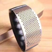 1 pieza Prensa de ajo de acero inoxidable, un prensador de ajo manual circular, un exprimidor de ajo, un dispositivo de corte de ajo para el hogar, utensilio de cocina, de tamaño pequeño, alta eficiencia, conveniente y rápido, para las manos - Blanco y Negro - Ver 9