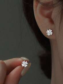 1pc 925 Sterling Silver Flower Stud Earrings, Inlaid With Cubic Zirconia, Fashionable Minimalist Street Style Earrings, Suitable For Daily Wear And Vacation, Perfect Gift For Girlfriend, Mom And Sister - Single Earring - View 2