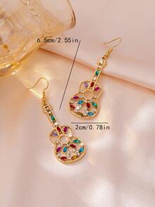 一对简约百搭的音乐主题奢华空心吉他耳环，适合音乐节、派对和度假佩戴。 - 白色 - 查看 12