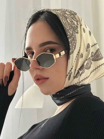 1条女士时尚佩斯利印花围巾/头巾，街头休闲方巾配饰，适合日常发饰、派对、庆典等场合。