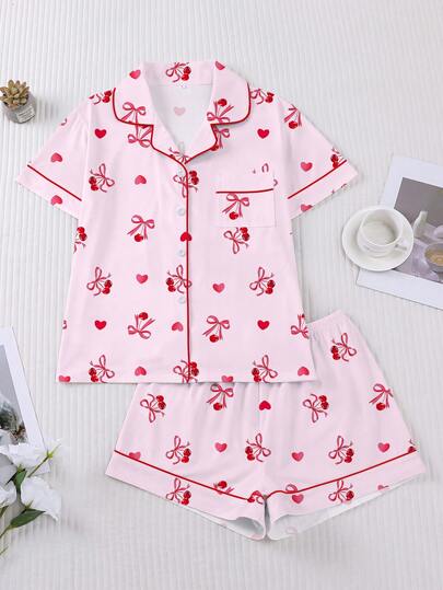 两件套春夏女士睡衣套装，心形蝴蝶结樱桃印花，浪漫情人节礼物，舒适衬衫领短袖上衣搭配松紧腰短裤，适合派对、休闲户外和居家穿着。
