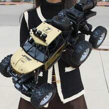 四驱黑银遥控车，越野、攀爬、沙滩，无线遥控车，越野玩具礼品，攀爬越野车，全地形电动越野遥控车，履带车。可充电长效电池，圣诞节、万圣节、感恩节、生日、新年礼物。 - 彩色 - 查看 10