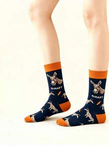 1 双女士趣味“SMART”驴主题中筒袜（印有驴图案和“SMART”字样，以及胡萝卜图案，深海军蓝底色，橙色袜口/袜跟），印花吸汗防臭，柔软舒适 - 彩色 - 查看 2