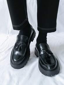 Men's Fashion Fringe-Trimmed Chunky-Soled Slip-On Loafers Luxurious Round-Toe Design Thick-Soled Slip-On Dress Shoes With Slip-Resistant Soles Casual Low-Heel Business Shoes For Office Wear - 黑色 - 查看 1