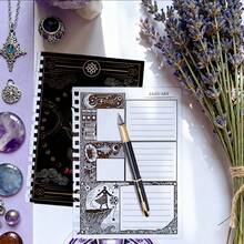 1本塔罗牌指南及练习册，5.5x8.3英寸，耐用金色螺旋装订 - 多功能灵修日志，适合塔罗牌读者、巫术信徒、冥想者 - 直觉练习纸质计划本 - 塔罗牌爱好者、灵性物品、巫术、灵性书籍、通灵、占卜书籍、灵性日记的理想之选