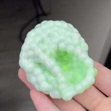 1 quả bóng bóp màu xanh lá cây thủ công mới, thích hợp để làm đồ chơi sáng tạo, dùng trong các buổi họp mặt gia đình, lễ hội, Eid, Carnival, Lễ Phục Sinh và các dịp khác. Bóng giảm căng thẳng màu xanh lá cây thủ công có hạt nhựa bên trong - Đồ chơi thư giãn ASMR. - Nhiều màu - Xem 7