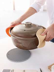 1pc/Set Silicone Insulation Pad – Modern Black Honeycomb Textured Round Hot Pot Mat, Heat Resistant Kitchen Items, Ideal Christmas Holiday Home Gift For Table Protection - Multicolor - View 5