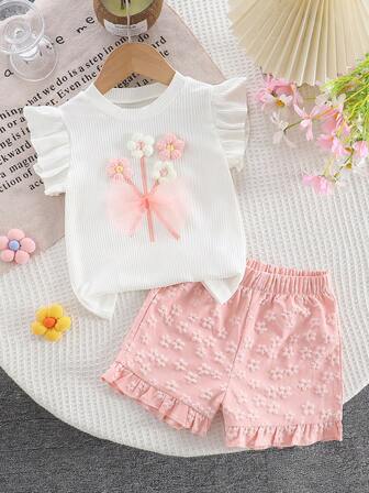 Conjunto de 2 piezas de verano para niñas pequeñas de 2 a 5 años, que incluye top casual de manga corta con cuello redondo y decoración floral 3D, y shorts con volantes en el bajo de color amarillo