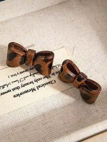 Pendientes de lazo de acrílico con estampado de leopardo, de moda, minimalistas y personalizados, adecuados para el uso diario y el transporte de las mujeres en otoño/invierno - Multicolor - Ver 4