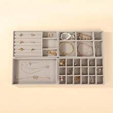 Bandeja Porta Jóias de Veludo - Organizador para Closet e Gavetas! Ideal para bijuterias, relógios e acessórios, prática e elegante - Cinza - Visão 1