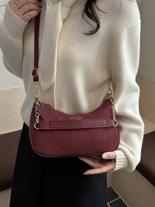 Sac bandoulière polyvalent minimaliste de femmes à la mode avec motif lettre, sac à épaule élégant avec chaîne. Convient pour le shopping, le transport du portefeuille, les jeunes femmes, les étudiantes, les débutants de carrière, les cols blancs. Idéal pour le bureau, l'université, le travail, les affaires, les déplacements, les activités extérieures, les voyages et les excursions. - Rouge foncé - Voir 4
