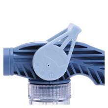 1-częściowy pistolet natryskowy z wbudowanym dozownikiem mydła, 8 rodzajów strumienia, idealny do podlewania ogrodu, czyszczenia domu i tarasu. Usuwa uporczywe plamy z podjazdów, okien i łodzi, a także jest delikatny dla delikatnych roślin. Jest kompatybilny ze standardowymi wężami ogrodowymi i nadaje się do prac domowych i ogrodowych. - Wielokolorowe - Zobacz 6