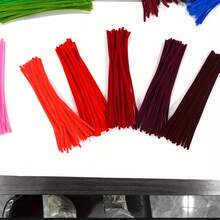Bộ 1000 que nhung cao cấp dùng để làm đồ thủ công, trang trí, các dự án sáng tạo - Nhiều màu đỏ khác nhau, mềm mại và bền chắc - Thích hợp cho người lớn và thanh thiếu niên (từ 14 tuổi trở lên). - Nhiều màu - Xem 6