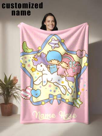  1 pieza Manta de franela con patrón de estrella Twinkle de Sanrio personalizable, con un esquema de color suave en rosa, azul y blanco con elementos de estrellas y nubes, de estilo curativo y lindo - Suave y cómoda, lavable a máquina, funda de almohada de tiro de tela de poliéster impresa digitalmente, adecuada para sofá, cama, viaje, camping, sala de estar, oficina, asiento - Regalo ideal para familiares y amigos