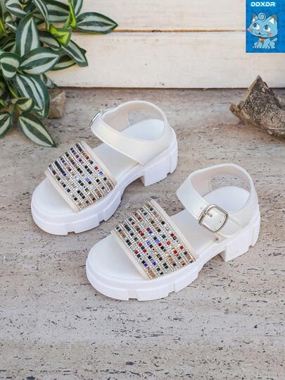 1 đôi sandal cao gót đế bằng cao cổ, da trắng cho bé gái, đính pha lê nhiều màu sắc, thiết kế quai rộng, khóa kim loại, đế dày chống trượt, kiểu dáng thời trang mùa hè, phù hợp cho các bữa tiệc mùa hè 2026 và sử dụng hàng ngày.