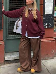 女士纯色休闲长袖开衫，带口袋和纽扣设计，非常适合街头穿搭，也适合秋冬季的办公室、教师、感恩节和圣诞节等场合。 - 酒紅色 - 查看 6