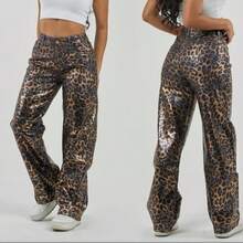 Jeans recto efecto vinil animal print leopardo de alto impacto con acabado brillante, pretina clásica y estilo audaz para outfits modernos y fashionistas - Dorado GMY5955ST - Ver 4