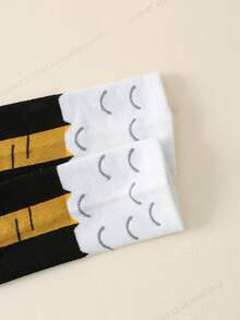 1 Pair Men's Funny Chicken Claw Pattern Crew Socks, Suitable For Parties And Gatherings - Multicolor - View 3