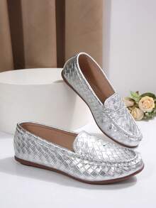 女士圆头便士乐福鞋，加大码，镜面抛光，纯色，柔软舒适，四季皆宜，简约设计，聚氨酯鞋面，织物内衬，TPR外底，无亮片，建议手洗或专业干洗 - 銀色 - 查看 6