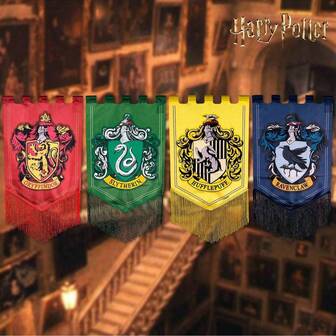 Harry Potter 1件花园旗帜，复古霍格沃茨格兰芬多斯莱特林拉文克劳赫奇帕奇学院徽章流苏旗帜，花园装饰品，魔法世界墙饰，适用于派对装饰、生日派对装饰、场景布置用品[官方授权]