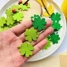 30片鲜艳的绿色四叶草毛毡片 - 非常适合DIY幸运符礼物、发夹、胸针、日记本和书签装饰、相框装饰 - 彩色 - 查看 4