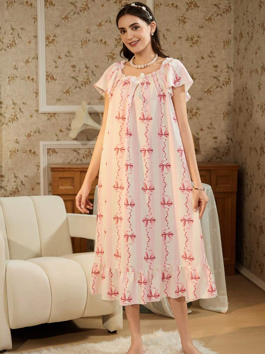 Vestido de dormir rosa con estampado de rayas y flores, volantes en el bajo y lazo decorativo - Rosa Fucsia - Ver 1