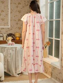 Vestido de dormir rosa con estampado de rayas y flores, volantes en el bajo y lazo decorativo - Rosa Fucsia - Ver 2