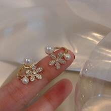 Pearl Flower Earrings One Two Wear Stud Earrings Small - 1 - 查看 4