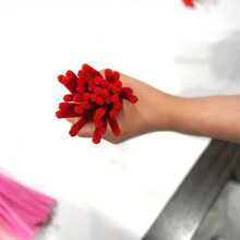 Bộ 1000 que nhung cao cấp dùng để làm đồ thủ công, trang trí, các dự án sáng tạo - Nhiều màu đỏ khác nhau, mềm mại và bền chắc - Thích hợp cho người lớn và thanh thiếu niên (từ 14 tuổi trở lên). - Nhiều màu - Xem 2