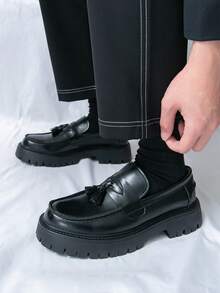 Men's Fashion Fringe-Trimmed Chunky-Soled Slip-On Loafers Luxurious Round-Toe Design Thick-Soled Slip-On Dress Shoes With Slip-Resistant Soles Casual Low-Heel Business Shoes For Office Wear - 黑色 - 查看 8