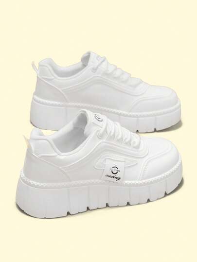 Damskor med tjocka sulor Platåklackar för kvinnor Vita casual sneakers Tjocka sulor Skateskor för utomhusbruk