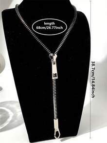 This 1-Piece Exaggerated Retro Round Dragon Bone Zipper Clavicle Chain Necklace Is A Long Necklace For Women. The Classic Design Exudes A Gothic Retro Minimalist Style, Suitable For Both Men And Women. It's Perfect For Layering And Is Also Suitable For Everyday Wear, Making It An Ideal Gift For Friends And Family. Superior Quality, It Showcases Feminine Charm. - 拉鍊項鍊 - 查看 5