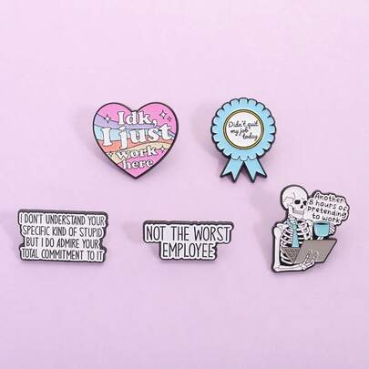 Creative & Quirky Cartoon Style Enamel Brooch, Heart Skull Design, Artistic Mask Brooch, Fashionable Shiny Accessory, Suitable For Various Occasions. Made Of Metal Alloy.