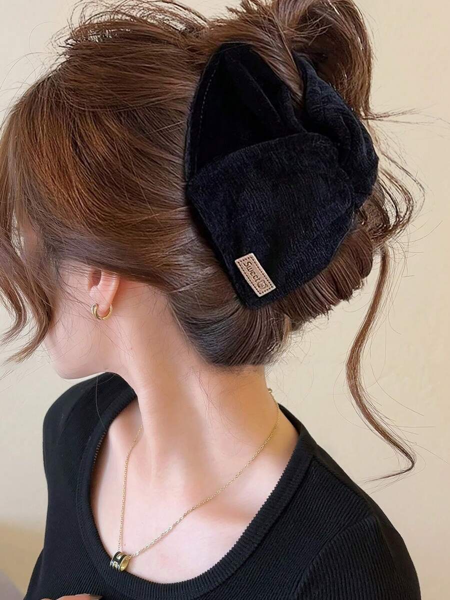 1 Stück einfarbiger, lässiger Polyester-Samt-Retro-Dreiecks-Haarklammer, große Haarklammer als Haarzubehör, geeignet für den täglichen Gebrauch, elegante Haarklammern für alle Jahreszeiten