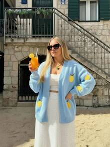 Plus-Size Women's Fall And Winter Fashionable V-Neck Long-Sleeve Knitted Cardigan, With Mango Jacquard Color-Blocking Design, Ideal For Sweet And Casual Daily Wear And School Outfits.