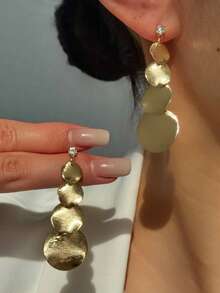 1 Pair Gold Plated Wavy Disc Hoop Earrings, Suitable For Women - Gold - View 2