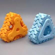 Triangle Chain Fidget Toy: Twist And Turn, Anxiety Relieved In Seconds - Multicolor - View 1