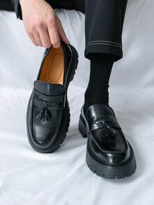 Men's Fashion Fringe-Trimmed Chunky-Soled Slip-On Loafers Luxurious Round-Toe Design Thick-Soled Slip-On Dress Shoes With Slip-Resistant Soles Casual Low-Heel Business Shoes For Office Wear - 黑色 - 查看 3