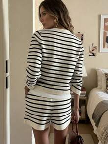 两件套商务休闲女装，春夏新款女士套装，情人节条纹粗花呢腰带外套和针织短裤，通勤优雅复古白色开衫外套