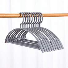 10/20个装防滑塑料衣架，节省空间，拉丝表面，轻便，带衣柜收纳功能，适用于衬衫、连衣裙、外套、裤子等衣物。