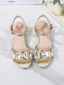 女童时尚露趾高跟凉鞋，香槟色，后跟金属扣设计，蕾丝公主风，适合日常、派对、演出、宴会、婚礼等场合。 - 香檳色 - 查看 3