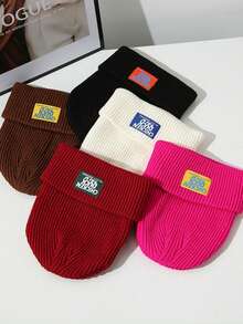 1顶经典黑色/深灰色/米色男女通用加厚保暖针织帽，简约百搭，采用磨毛纱线，珊瑚色保暖内衬，弹性罗纹帽口，保暖防风，适合秋冬季通勤、户外活动及日常佩戴。