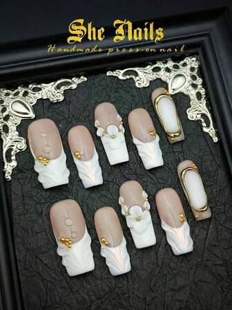 This DIY Cute Baroque Y2K Glitter Nail Art Set Includes 10 Pcs Red, White And Gold Glitter Flower Nail Stickers, Long And Extra Long Handmade Acrylic Press-On Nail Stickers, Rectangular Red Glitter French Nail Stickers, Full Coverage Colorful Rhinestones, Handpainted 3D Wavy Polka Dot Mermaid Scale Art Gold Pearls, Perfect For Christmas Or Parties.