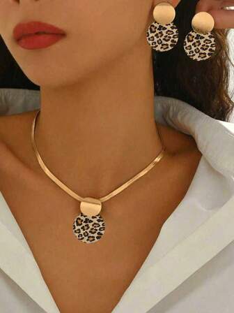 2pcs/Set New Creative Geometric Circle Leopard Print Elegant Retro Personalized Minimalist Pendant Necklace Set