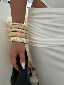 1 Stück Retro Mehrfarbiges Federn Design Metall Armreif, geeignet für den täglichen Arbeitsweg von Frauen, Treffen mit Freunden, romantische Feste, Straßenfotografie, Modeschauen (Die Textur und Farbe des Armbands können vom tatsächlichen Produkt abweichen) - Verschiedenfarbig - Übersicht 2